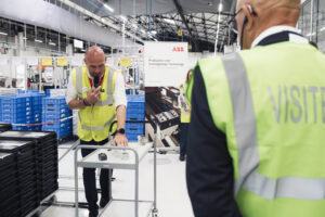 ABB France – Réindustrialisation, innovation et souveraineté industrielle au cœur d’un projet stratégique 9 ABB Inauguration BD©PVerticale C.Hudry 37